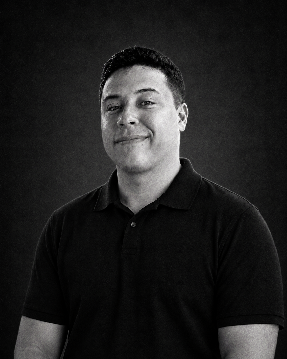 Guilherme, desenvolvedor, retrato em preto e branco